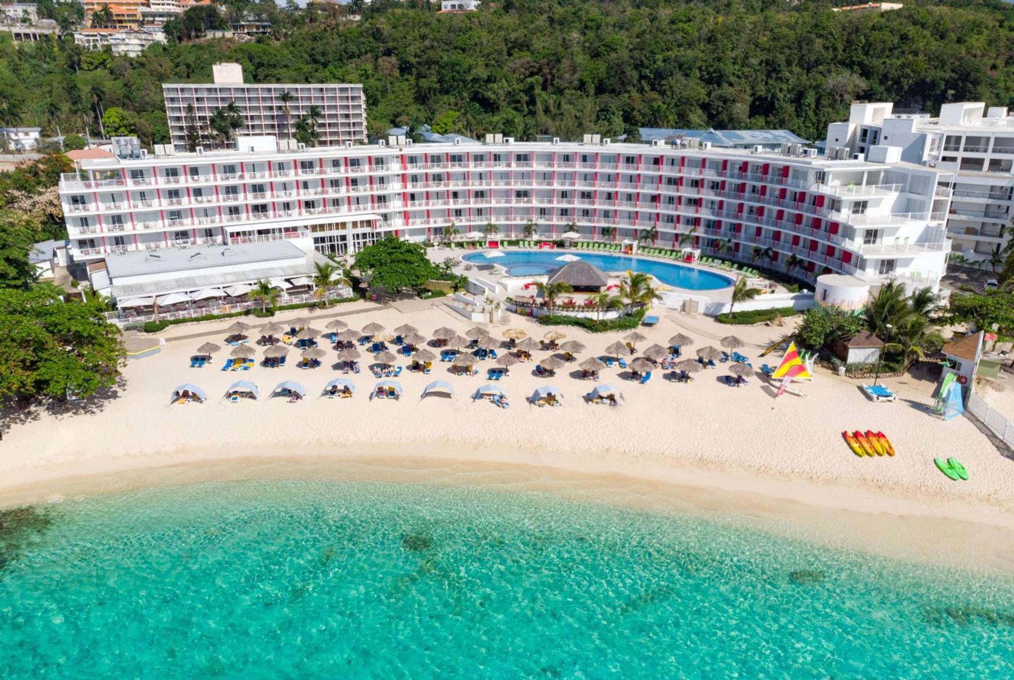 Grand Decameron Cornwall Beach, A Trademark 4* Montego Bay