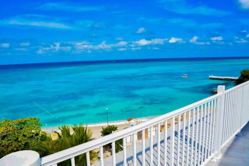 Grand Decameron Cornwall Beach, A Trademark