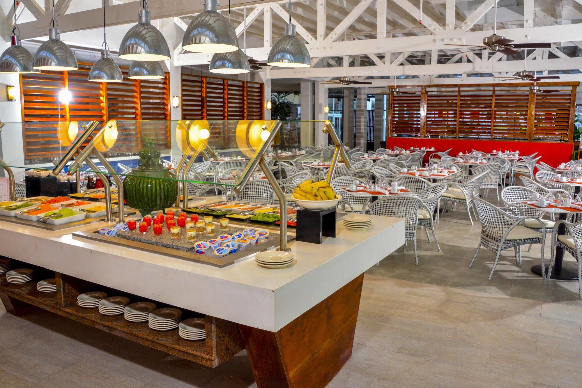 Grand Decameron Cornwall Beach, A Trademark Resort