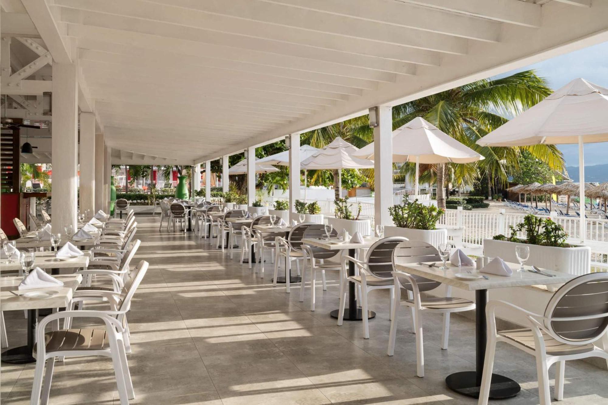 Grand Decameron Cornwall Beach, A Trademark All-Inclusive Resort 4*