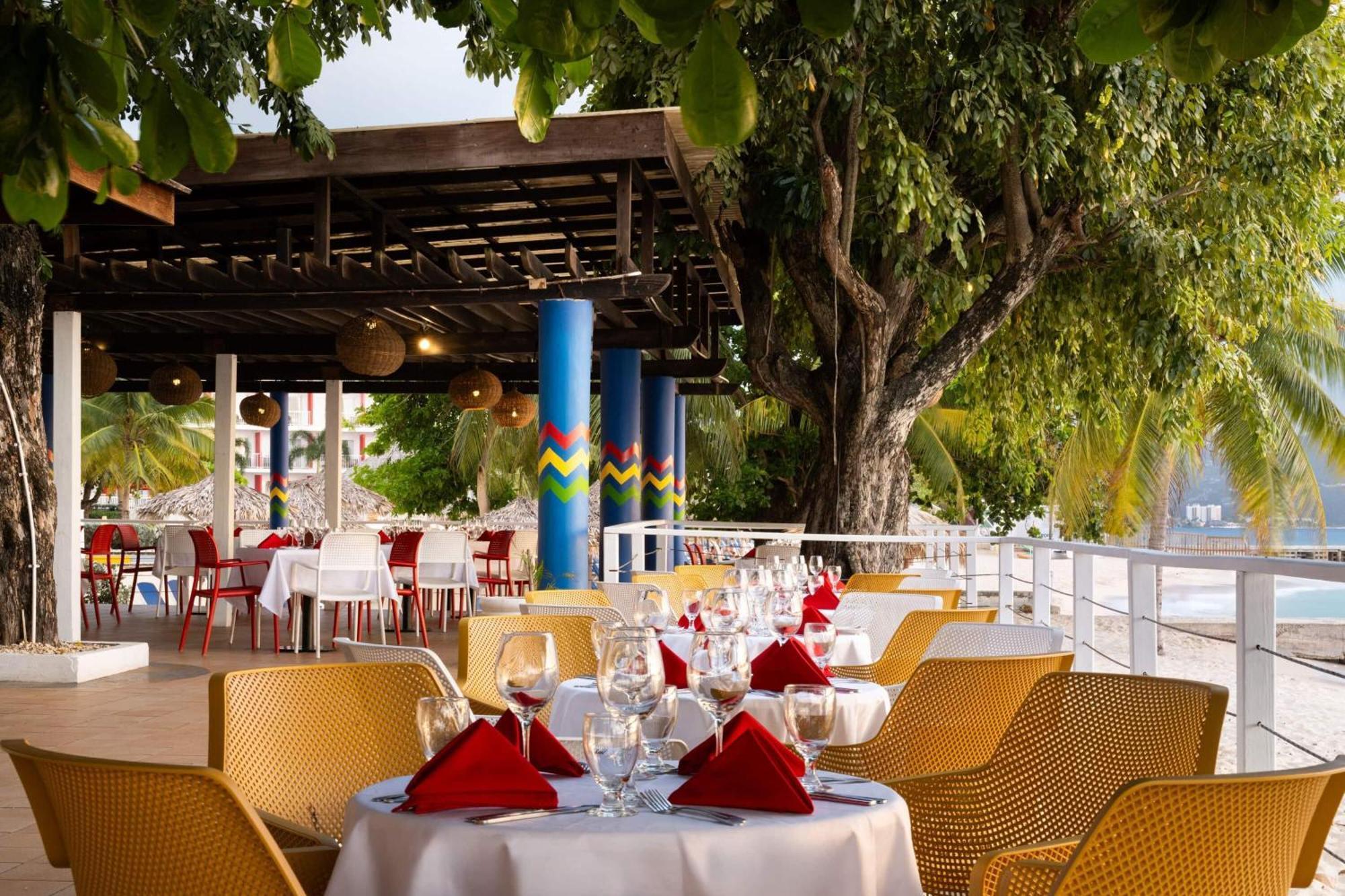Resort Grand Decameron Cornwall Beach, A Trademark All-Inclusive Resort