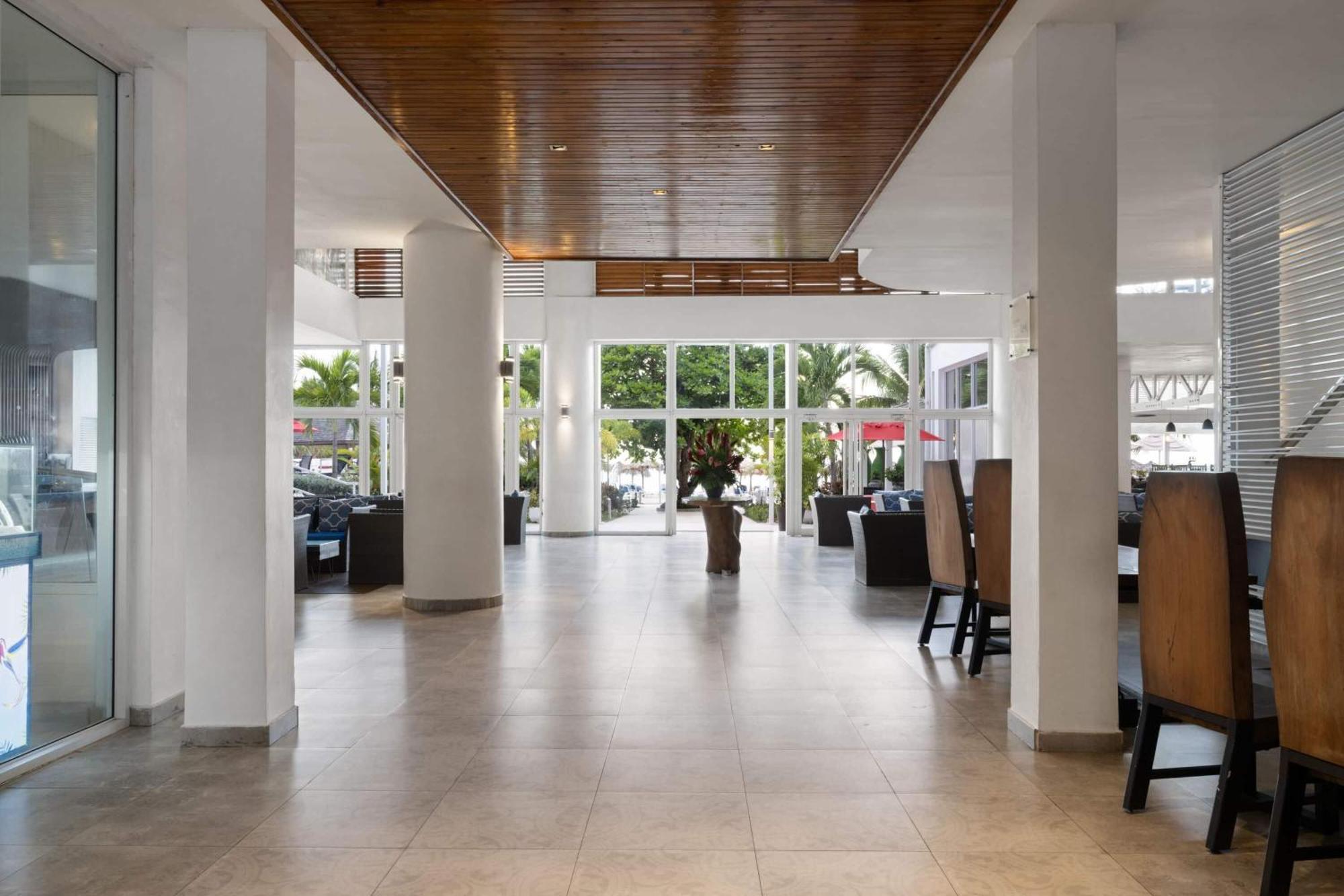 Resort Grand Decameron Cornwall Beach, A Trademark All-Inclusive Resort 4*