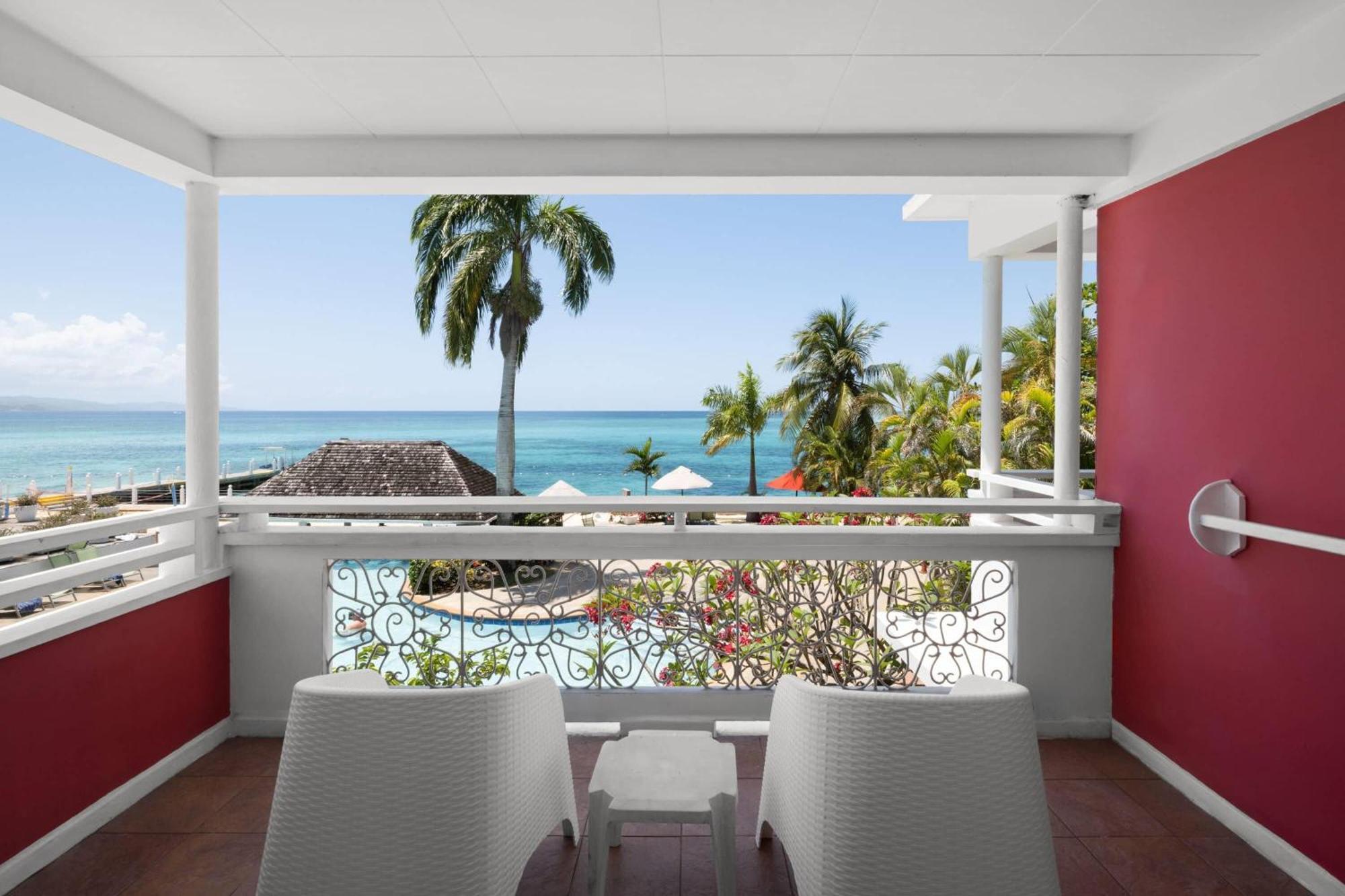 Resort Grand Decameron Cornwall Beach, A Trademark All-Inclusive Resort